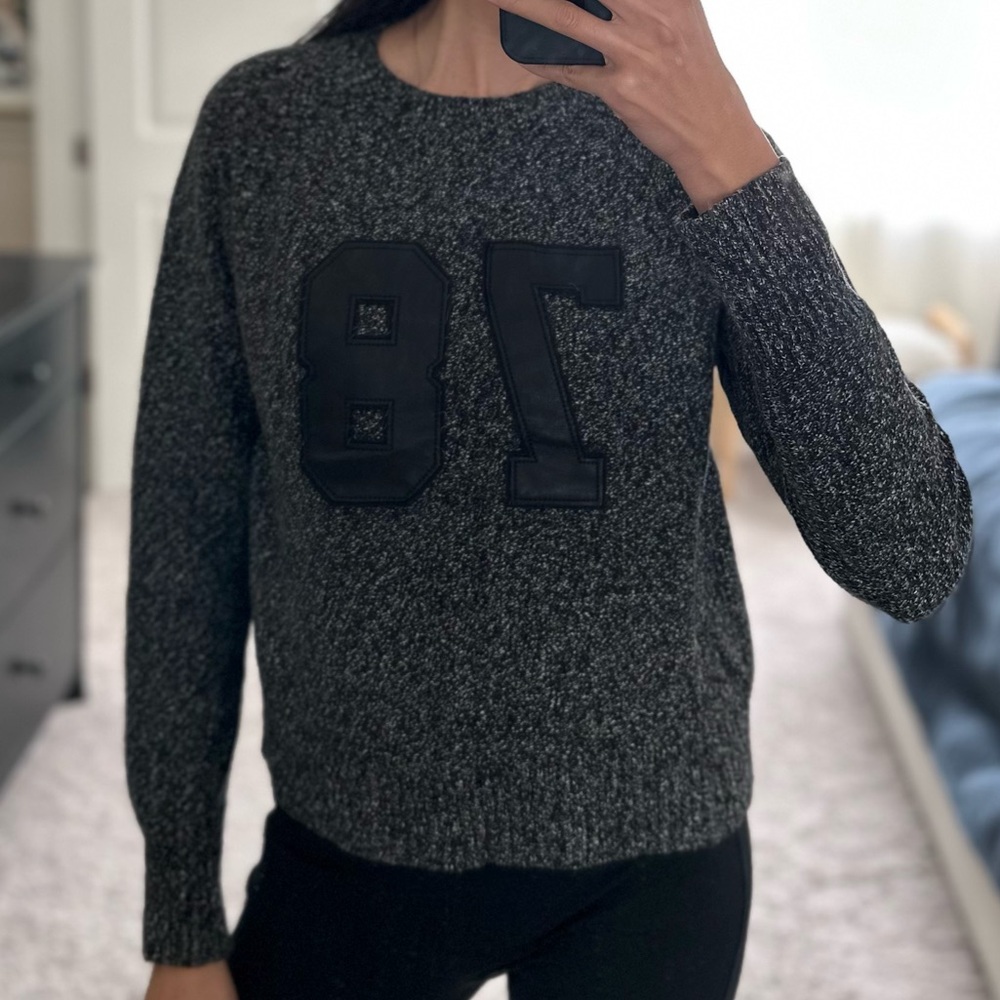 Banana Republic Black and Spotted White Thin Sweater Size S